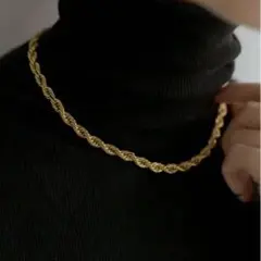 イアパピヨネ　ゴールド ツイストチェーン ネックレス