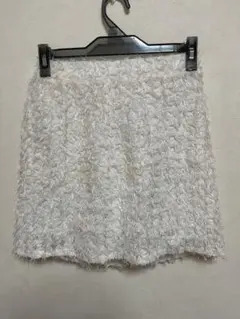 ホワイト ファー風タイトスカート