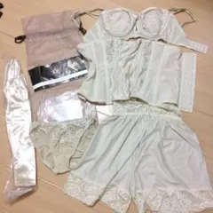 （さらに値下げ‼️）SQRE BEAUTE ブライダルインナー E65