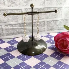 ホワイトパールのコロンと可愛いピアス