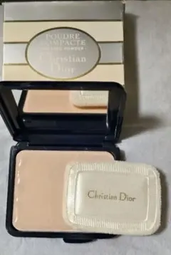 Christian Dior Paris プレストパウダー 600のサムネイル