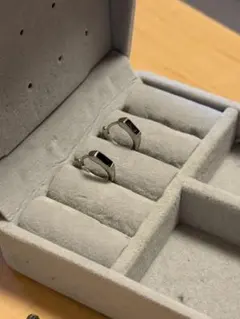 シルバー 四角い黒いストーン フープピアス