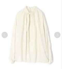 美品ウォッシャブルサテンギャザーボウタイブラウス　TOMORROWLAND