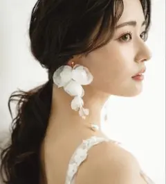 bride me ピアス ホワイト花モチーフピアス 大ぶりピアス