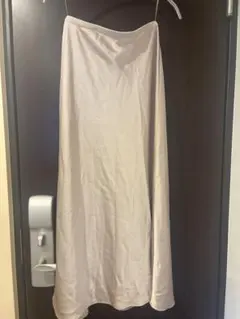 ユニクロ　サテンスカート