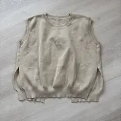ベージュ バックオープンニットベスト スリーブレス サイドスリット