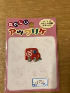 赤いトラックワッペンとアンパンマンボタンセット