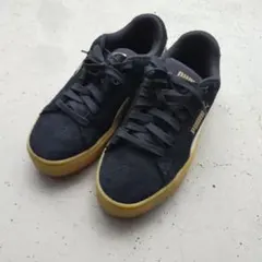 PUMA ブラック スエード スニーカー