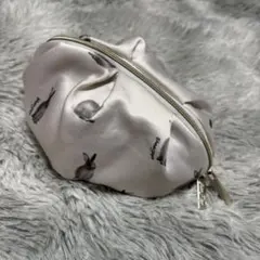 ウサギプリント サテンポーチ