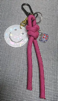 ハンドメイド　バックチャーム　じゃらじゃらキーホルダー　パラコード　スマイル