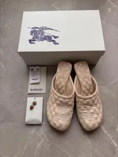 BURBERRY キルティング ミュール ベージュ 36のサムネイル