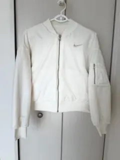 NIKE リバーシブル ボンバージャケット ホワイトのサムネイル