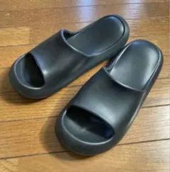 Yeezy Slide 似Onyx サンダル ブラック - メルカリ
