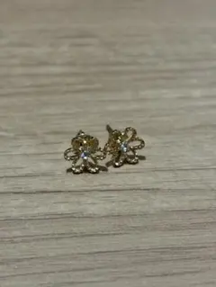 花形クリスタルスタッドピアス ゴールド