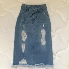 《即購入◎》【美品】ダメージデニムスカート リボンベルト付き インディゴブルーMのサムネイル