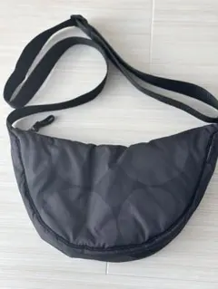 marimekko ×ユニクロ　ブラック ラウンドショルダーバッグ