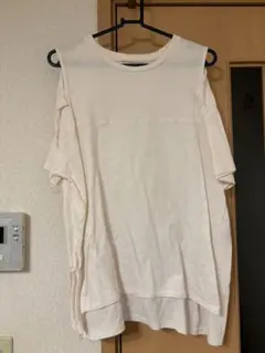 EVERY.very NICE CLAUPオフショルダー Tシャツ クリーム色