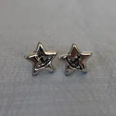 VIVIENNE WESTWOOD 星型シルバーピアス クリスタル付き