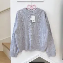 パール付ケーブル編ニット