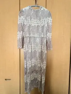 レース花柄長袖ひざ丈ワンピース