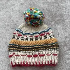 ボンボンつきニット帽