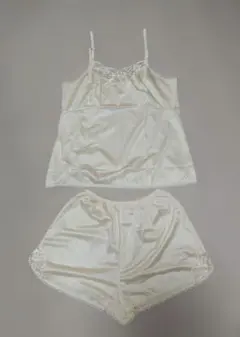レース装飾 キャミソール ショートパンツ セット パールクリームのサムネイル