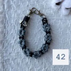 マクラメ　フラワーハンドストラップ　スマホストラップ【42】