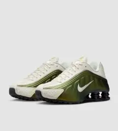 ナイキ ショックス R4