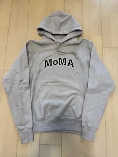 新品未使用Champion スウェットパーカーMoMA グレー Mトレーナー