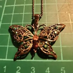 蝶のデザイン ネックレス