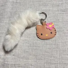 【新品】ハローキティ ふわふわファー チャーム ホワイト ハイビスカス
