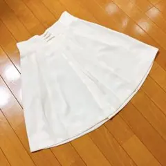 美品 レストローズ ホワイト プリーツスカート リボン装飾 ひざ丈 日本製のサムネイル