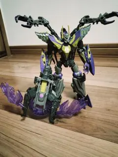 トランスフォーマー ジェネレージョンズ TG-08 特殊工作兵 キックバックのサムネイル