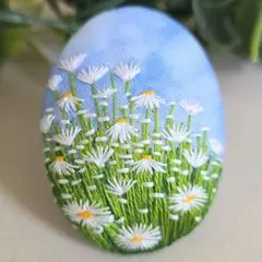 #141　風景　刺繍ブローチ　ハンドメイド　くるみボタン
