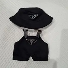 黒の帽子とオーバーオールセット