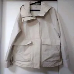 GUジーユー マウンテンパーカ フード付きパーカ 防寒 白