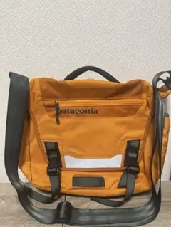 patagonia メッセンジャーバッグ オレンジのサムネイル