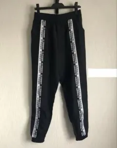 adidasoriginals トラックパンツ　ジェニー　jennie着用