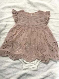 petit main プティマイン ピンク刺繍フリル袖ロンパース