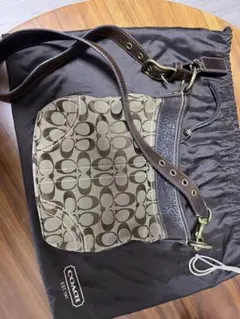 COACH ブラウンロゴショルダーバッグ