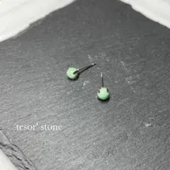 小さな　エメラルド 天然石一粒ピアス/サージカルステンレス