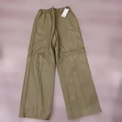 オリーブグリーン 合成皮革 ストレートパンツ 新品タグ付き