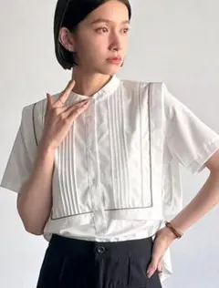 【新品SHEIN/XLサイズ！！】ホワイトプリーツ半袖シャツ