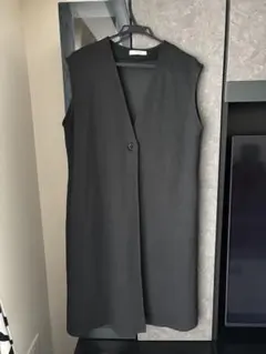 黒のノースリーブロングベスト　ジレ　しまむら