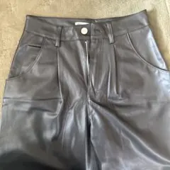 黒レザー パンツ