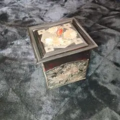 彫金装飾 菊文様 小物入れ 宝石箱 彫金装飾 菊文様 小物入れ 宝石箱 - メルカリ