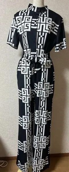 幾何学模様オールインワン 黒と白