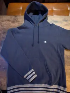 Champion ネイビー フード付きパーカー　メンズ　レディース　Mサイズ