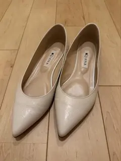 値下　DIANA ホワイト ポインテッドトゥパンプス