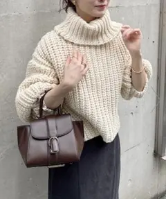 【未使用・美品】mysty woman ローゲージざっくり編みタートルのサムネイル